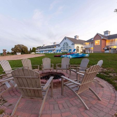 Baymont By Wyndham St. Ignace Lakefront Kültér fotó