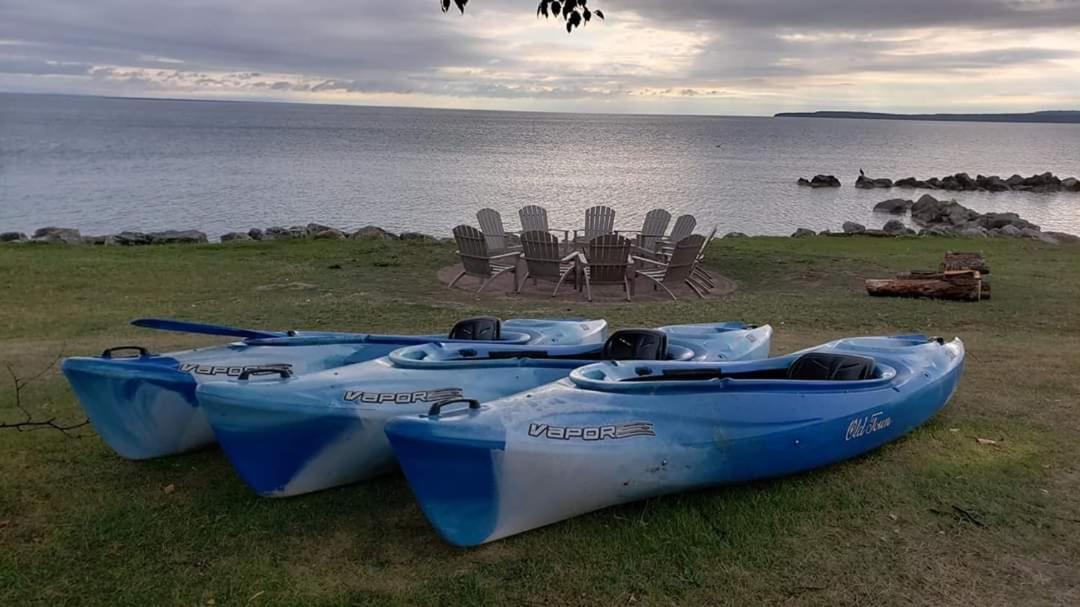 Baymont By Wyndham St. Ignace Lakefront Kültér fotó