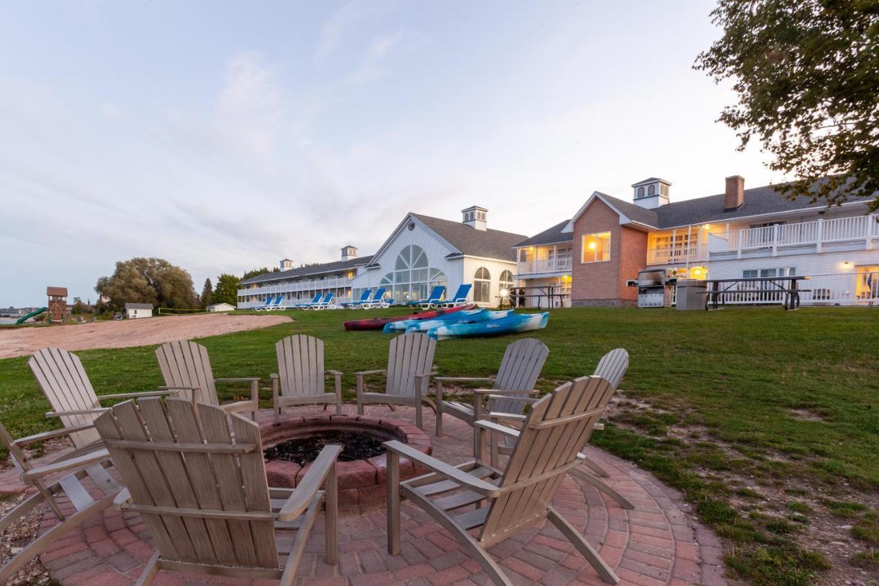 Baymont By Wyndham St. Ignace Lakefront Kültér fotó
