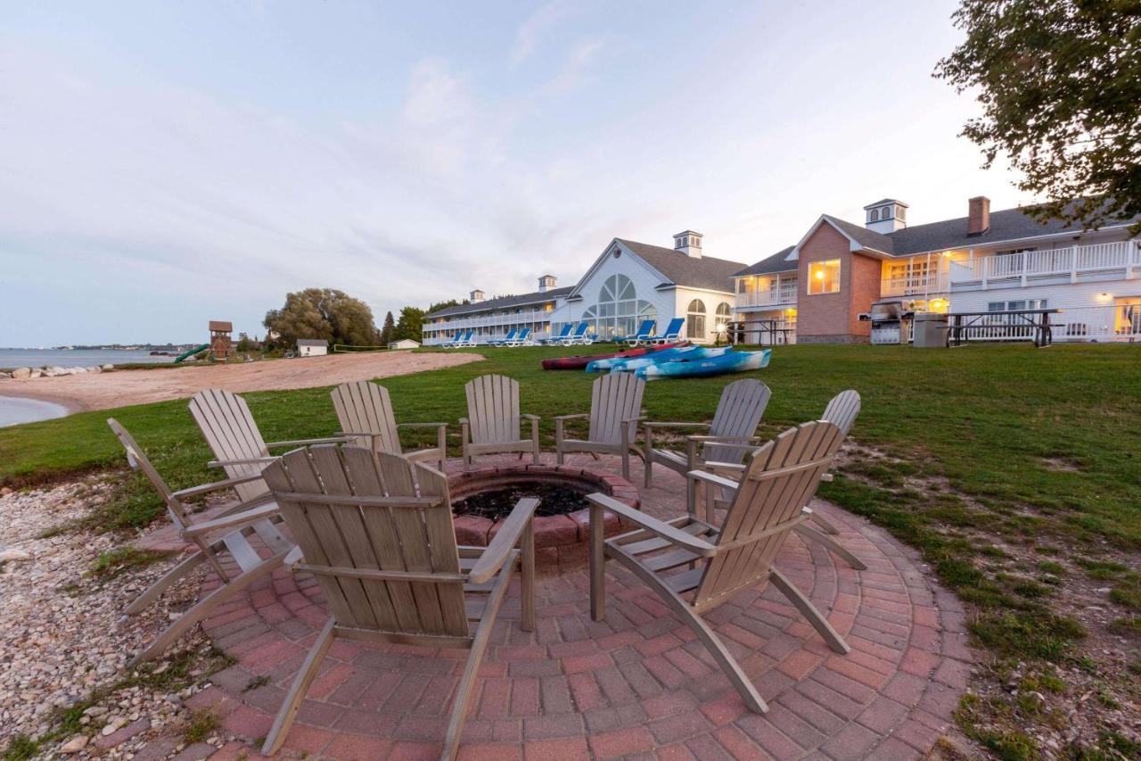 Baymont By Wyndham St. Ignace Lakefront Kültér fotó