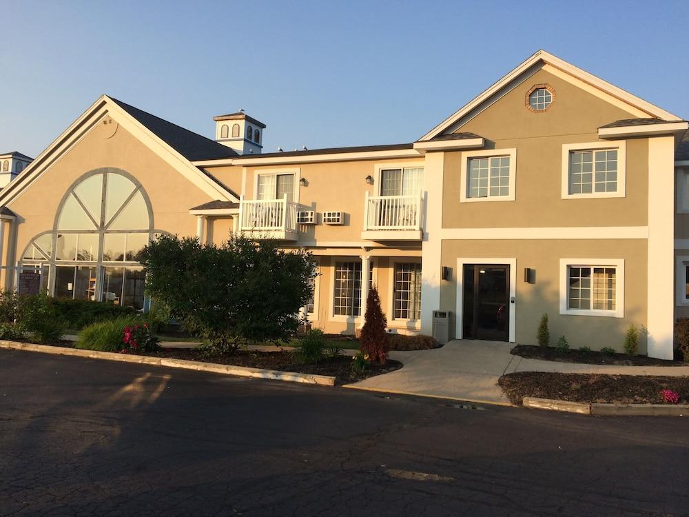 Baymont By Wyndham St. Ignace Lakefront Kültér fotó