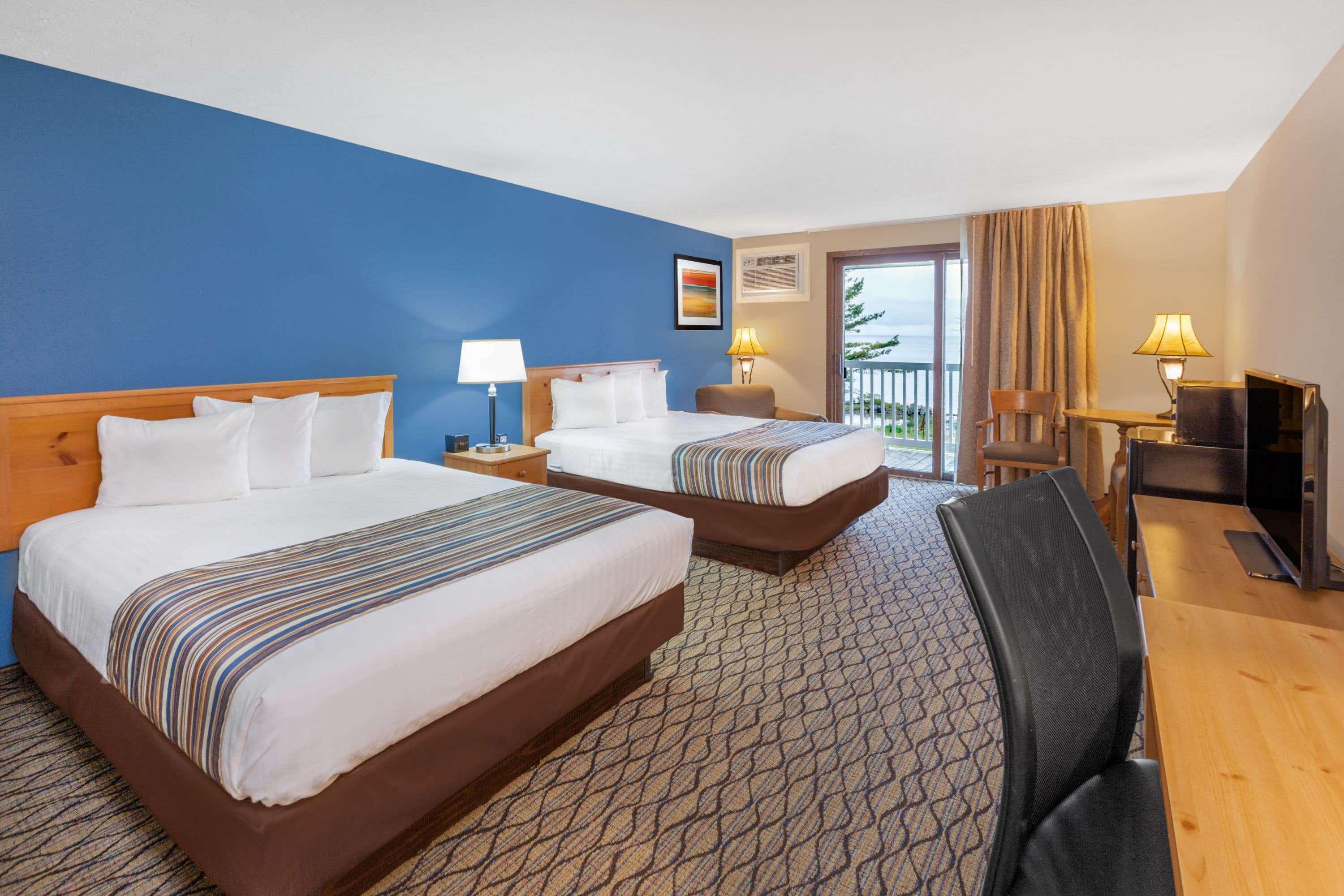 Baymont By Wyndham St. Ignace Lakefront Kültér fotó