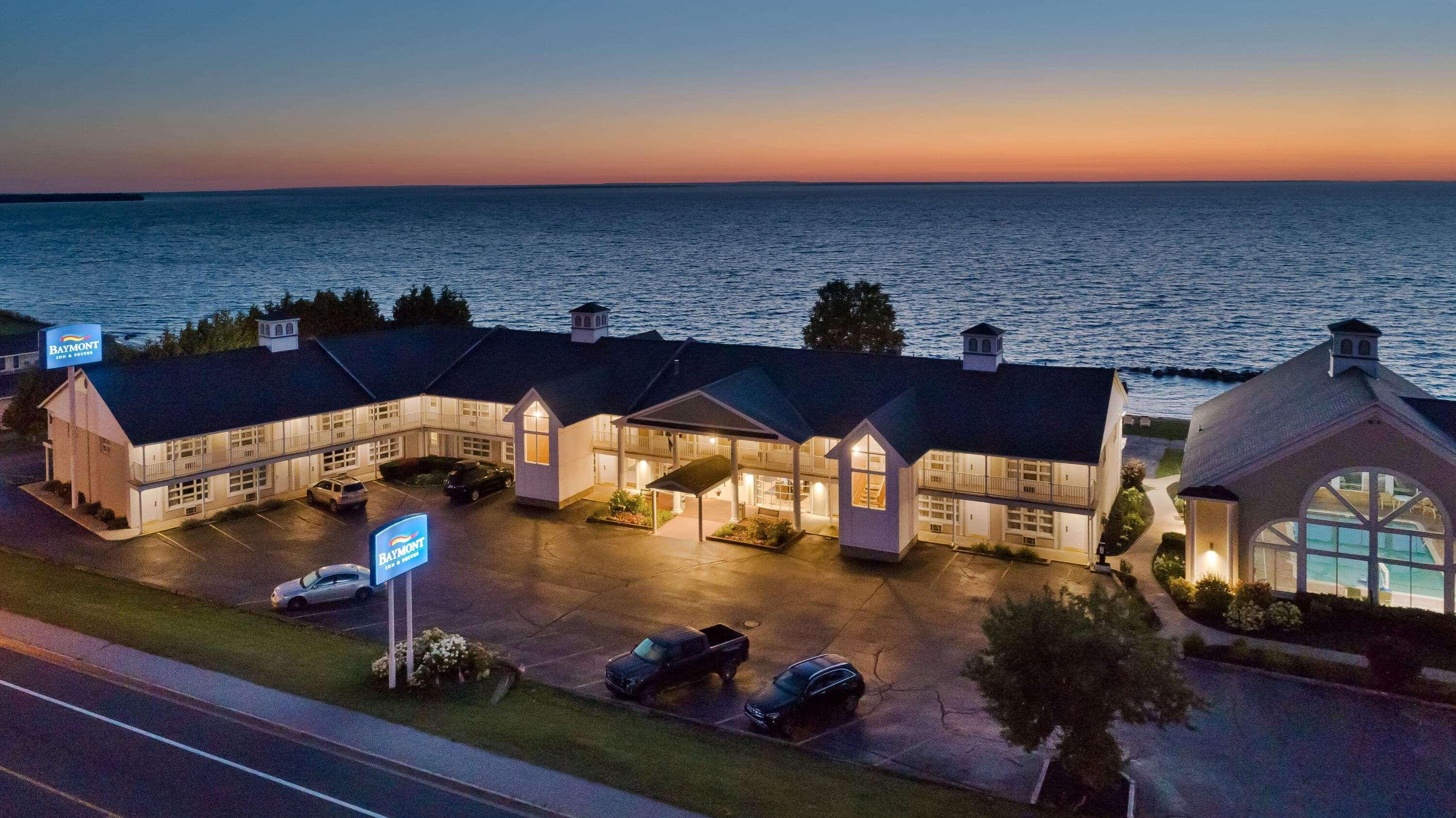 Baymont By Wyndham St. Ignace Lakefront Kültér fotó