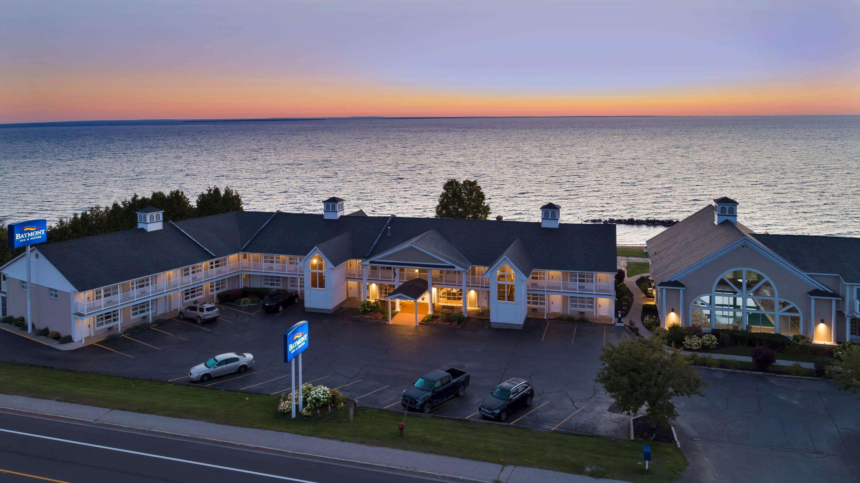 Baymont By Wyndham St. Ignace Lakefront Kültér fotó