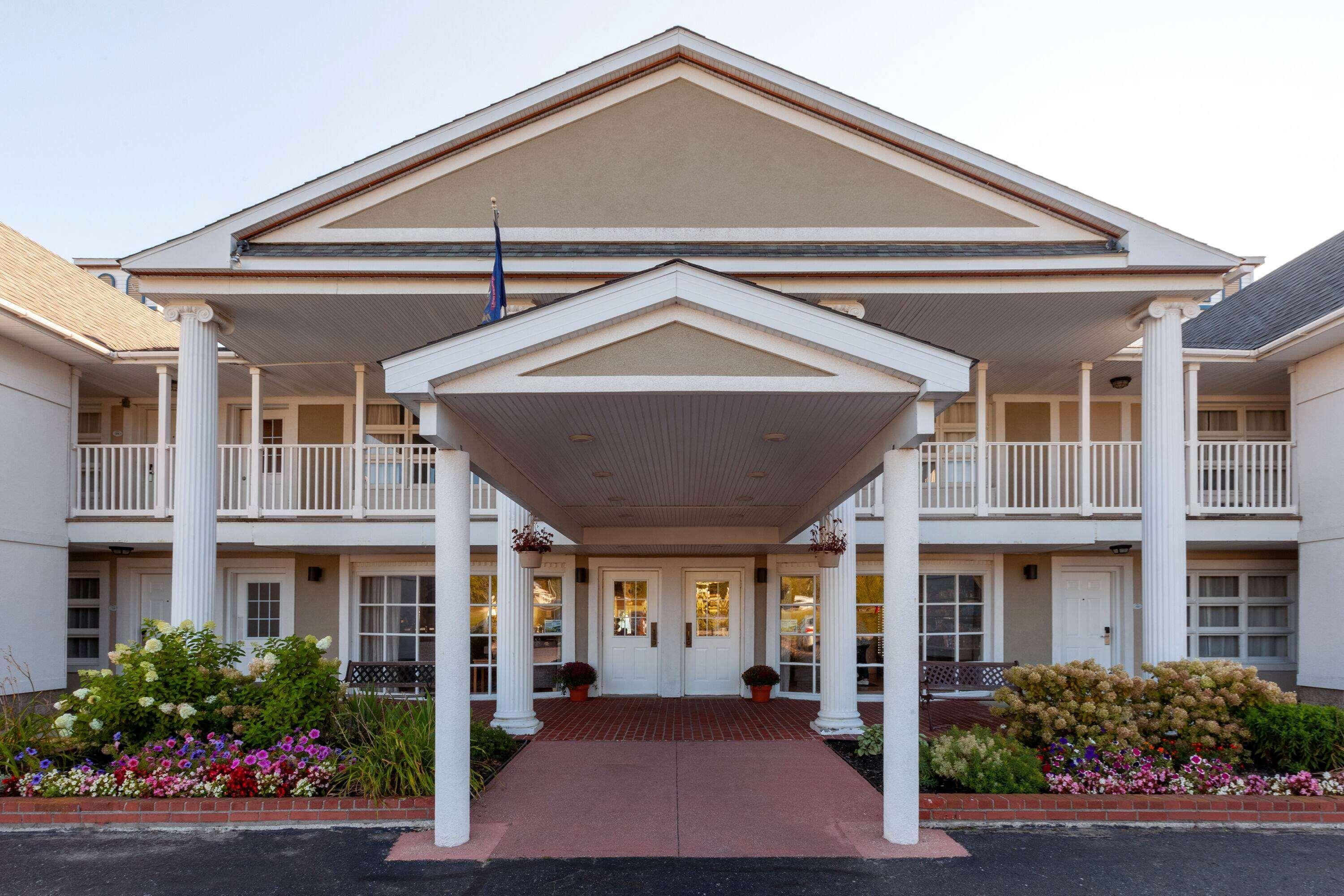 Baymont By Wyndham St. Ignace Lakefront Kültér fotó