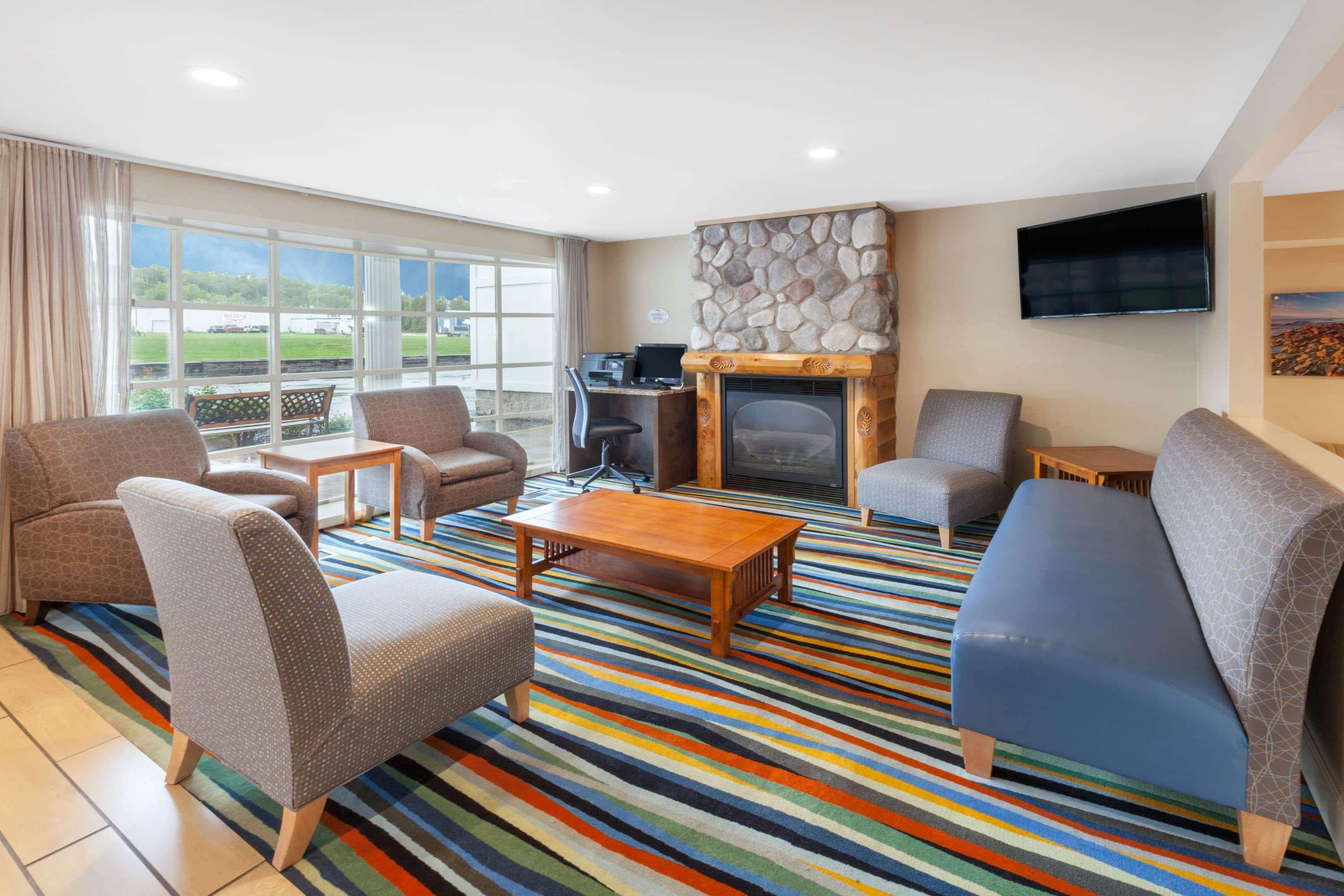Baymont By Wyndham St. Ignace Lakefront Kültér fotó