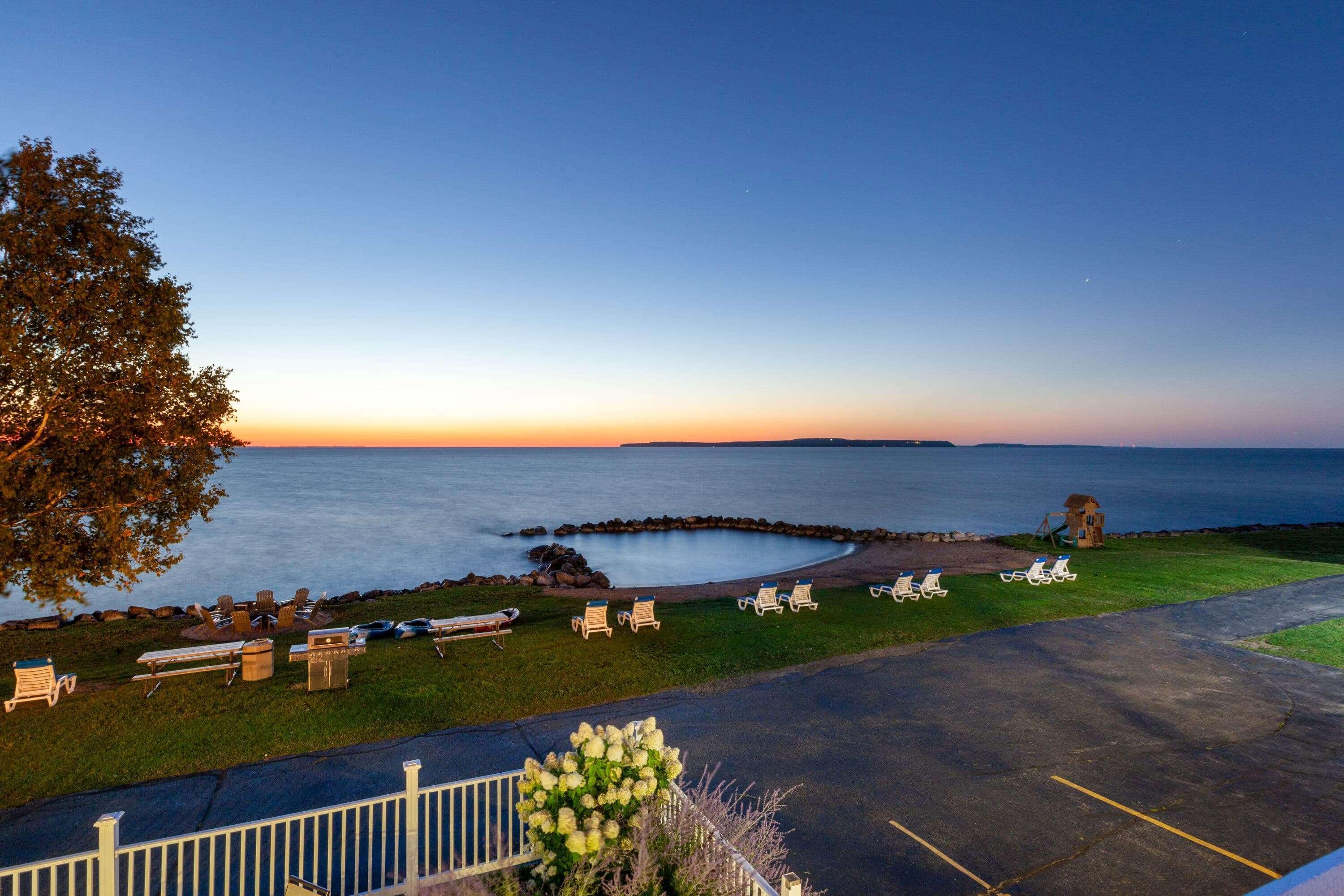 Baymont By Wyndham St. Ignace Lakefront Kültér fotó