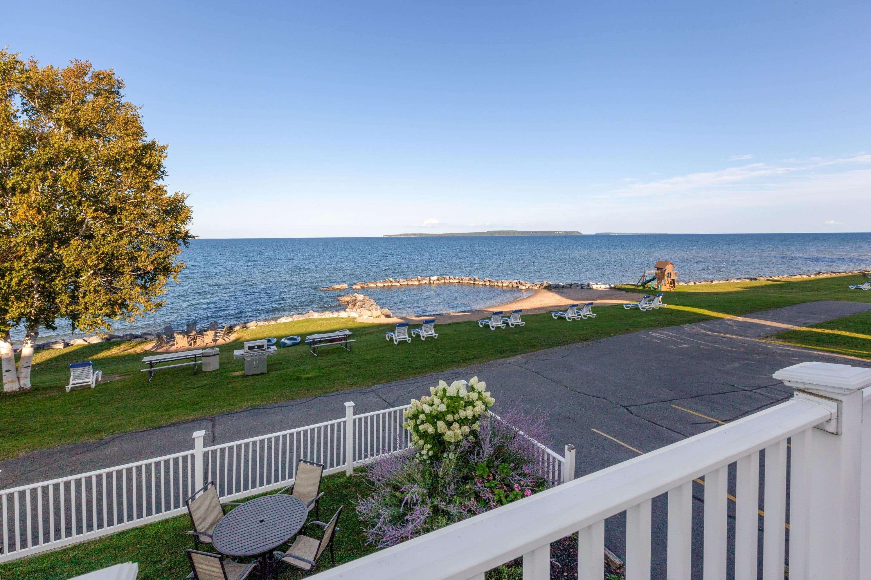 Baymont By Wyndham St. Ignace Lakefront Kültér fotó