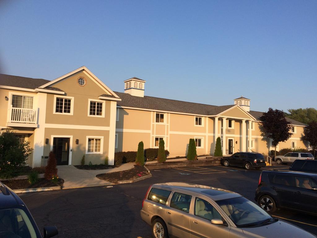 Baymont By Wyndham St. Ignace Lakefront Kültér fotó