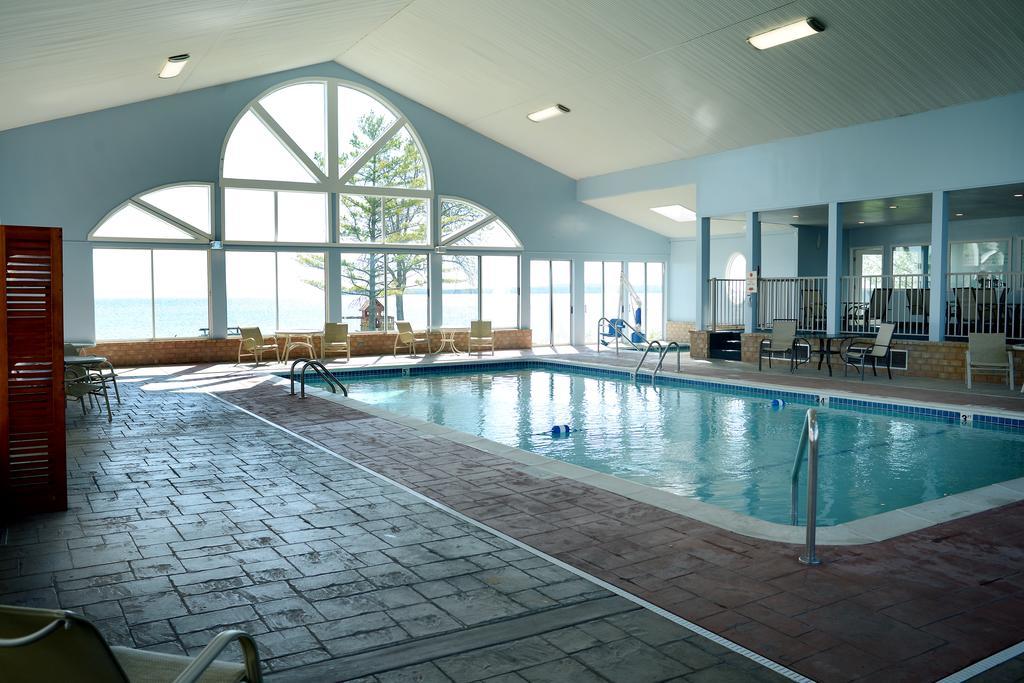 Baymont By Wyndham St. Ignace Lakefront Kültér fotó