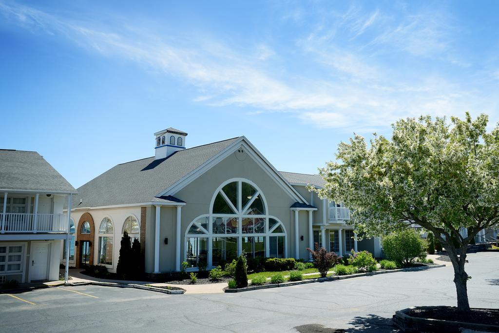 Baymont By Wyndham St. Ignace Lakefront Kültér fotó
