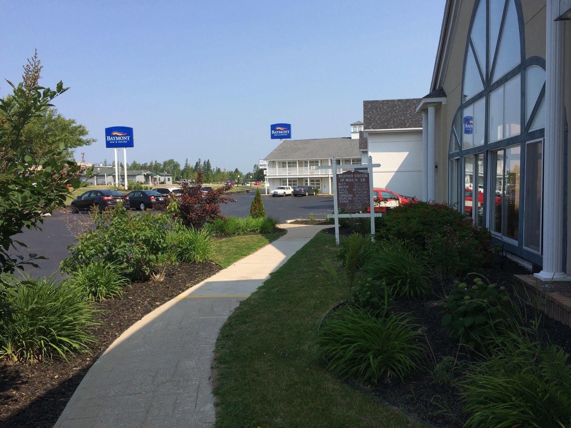 Baymont By Wyndham St. Ignace Lakefront Kültér fotó