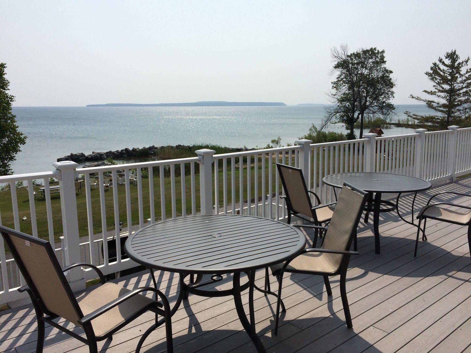 Baymont By Wyndham St. Ignace Lakefront Kültér fotó