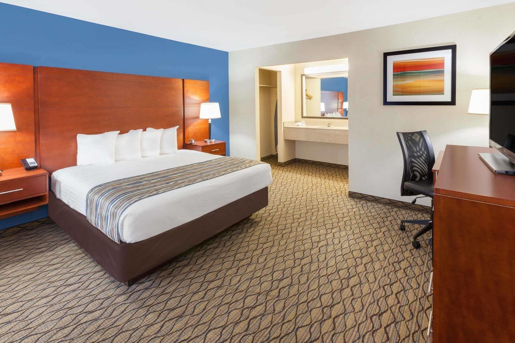 Baymont By Wyndham St. Ignace Lakefront Kültér fotó