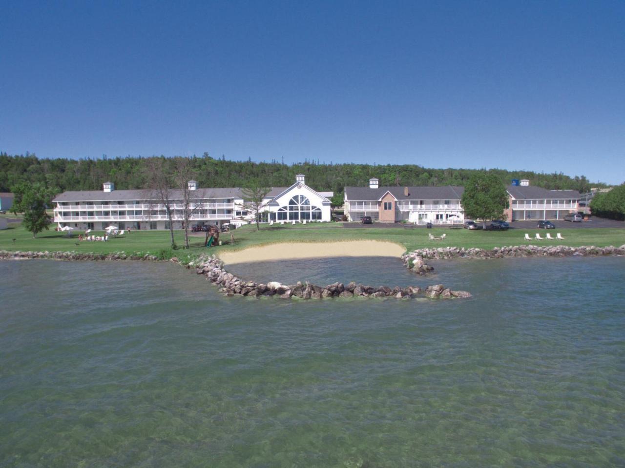 Baymont By Wyndham St. Ignace Lakefront Kültér fotó